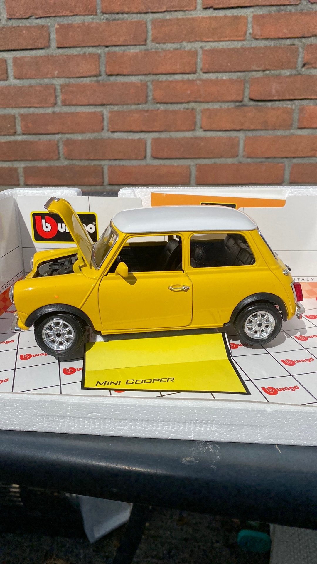 Mooi model Mini 1/18, Ophalen of Verzenden, Zo goed als nieuw, Bburago
