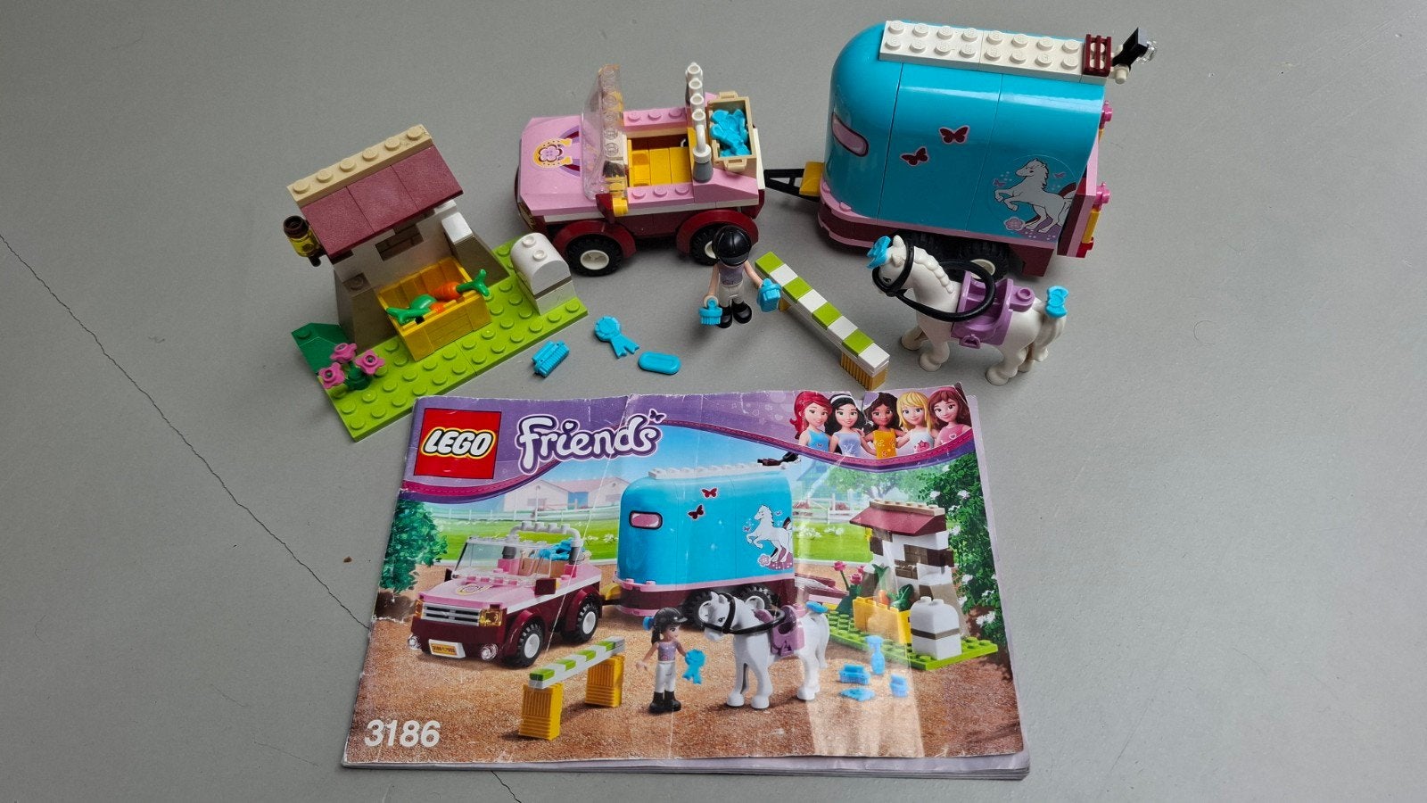 Lego Friends Paardentrailer met auto en stal (Set 3186), Kinderen en Baby's, Speelgoed | Duplo en Lego, Ophalen, Compleet, Gebruikt