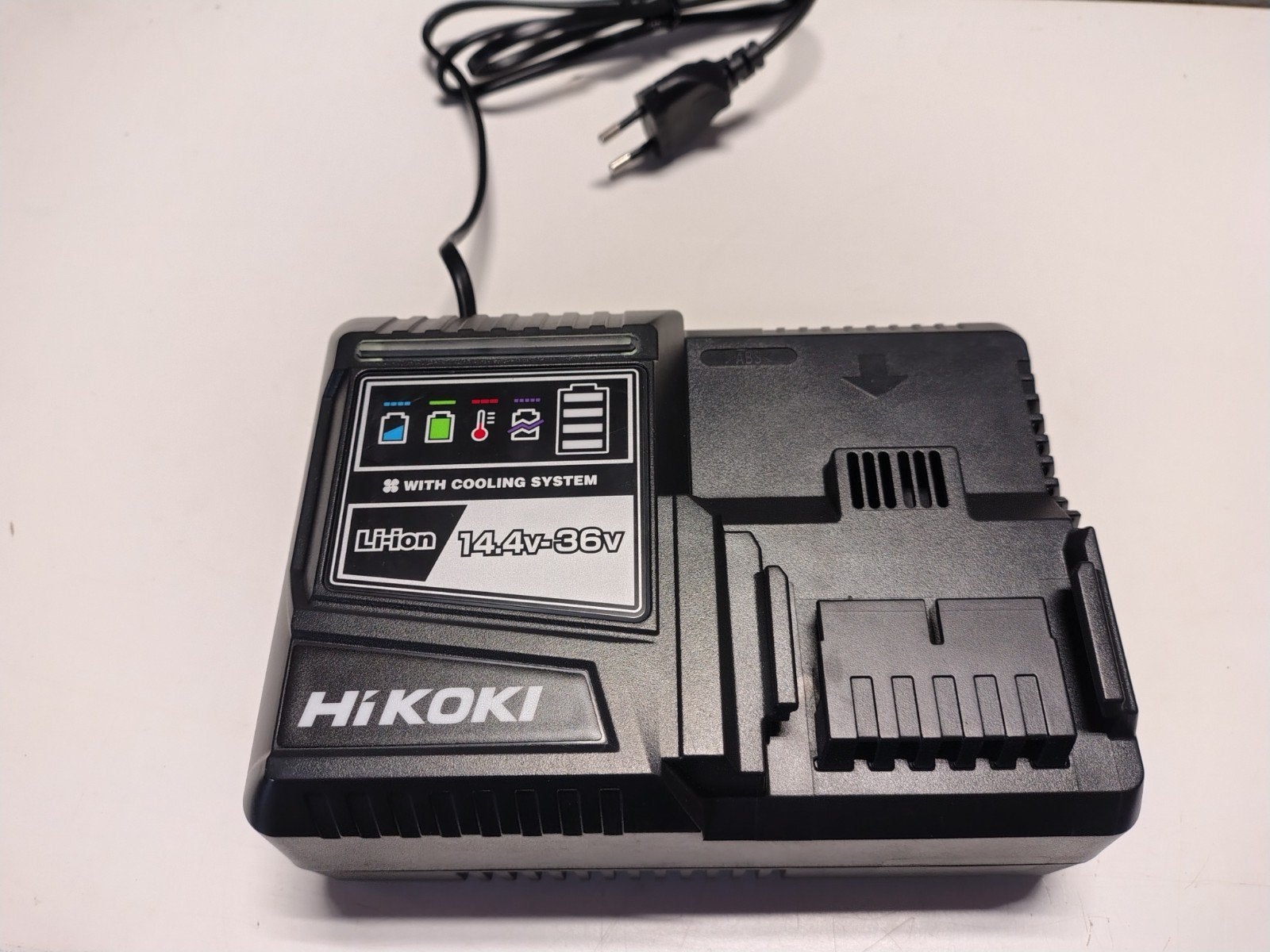 Te koop Hikoki acculader UC 36YSL nieuw (gratis verzending), Ophalen of Verzenden, Nieuw