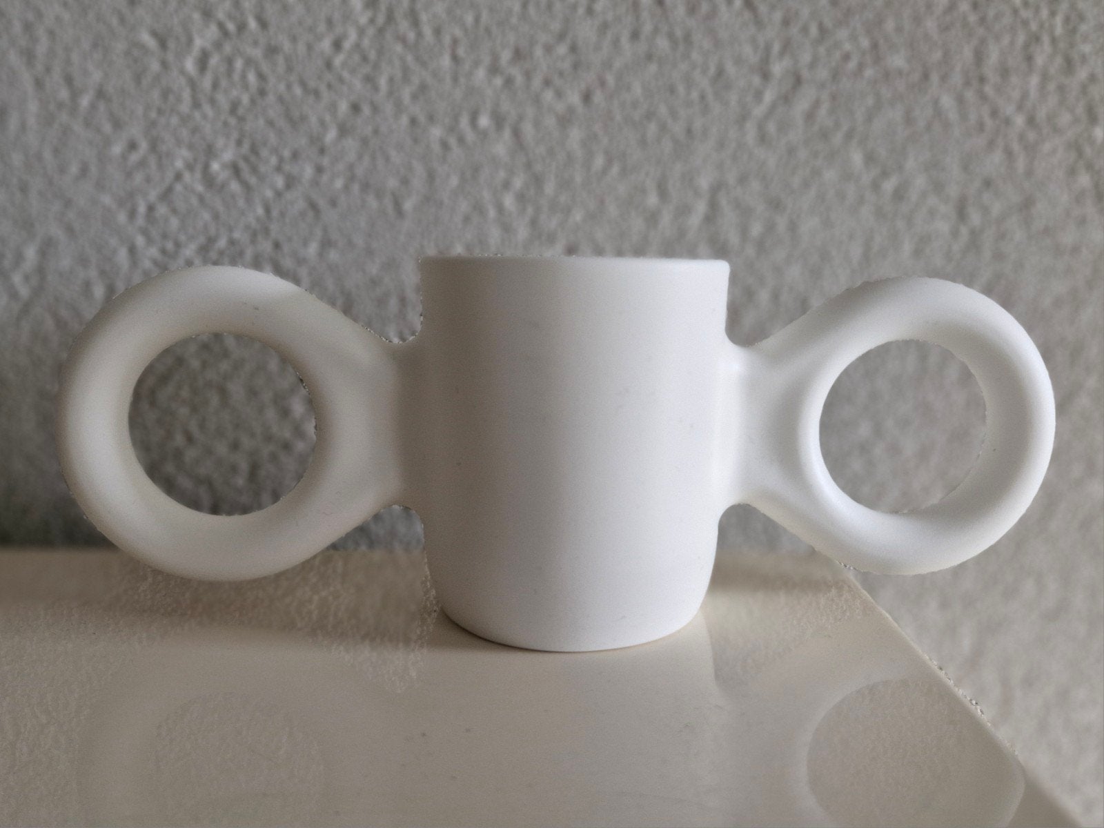 Gispen Beker met twee handvatten - Wit (Dombo), Ophalen of Verzenden, Zo goed als nieuw, Overige stijlen, Kop(pen) en/of Schotel(s)