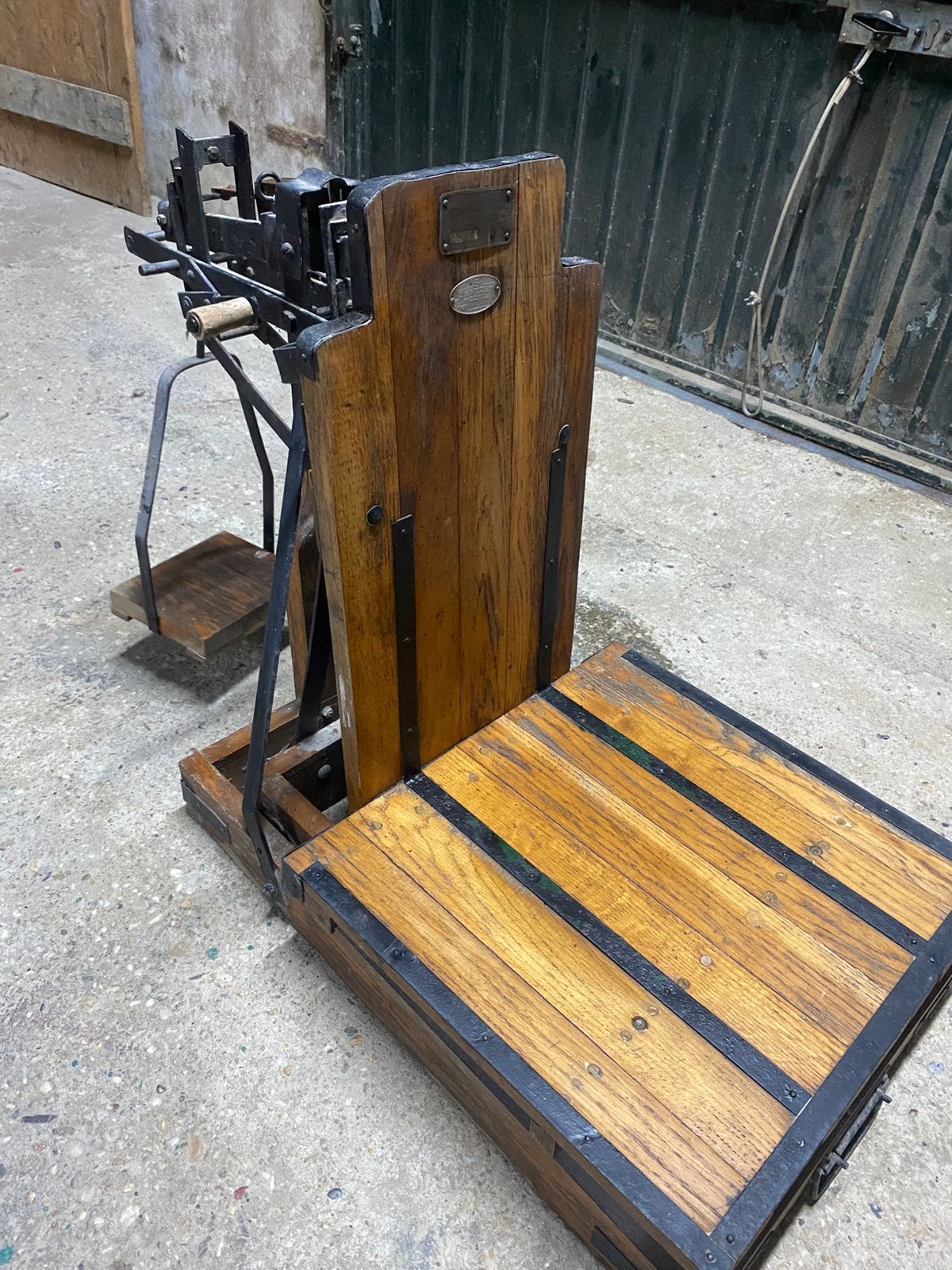 Antieke Bascule weegschaal, Ophalen