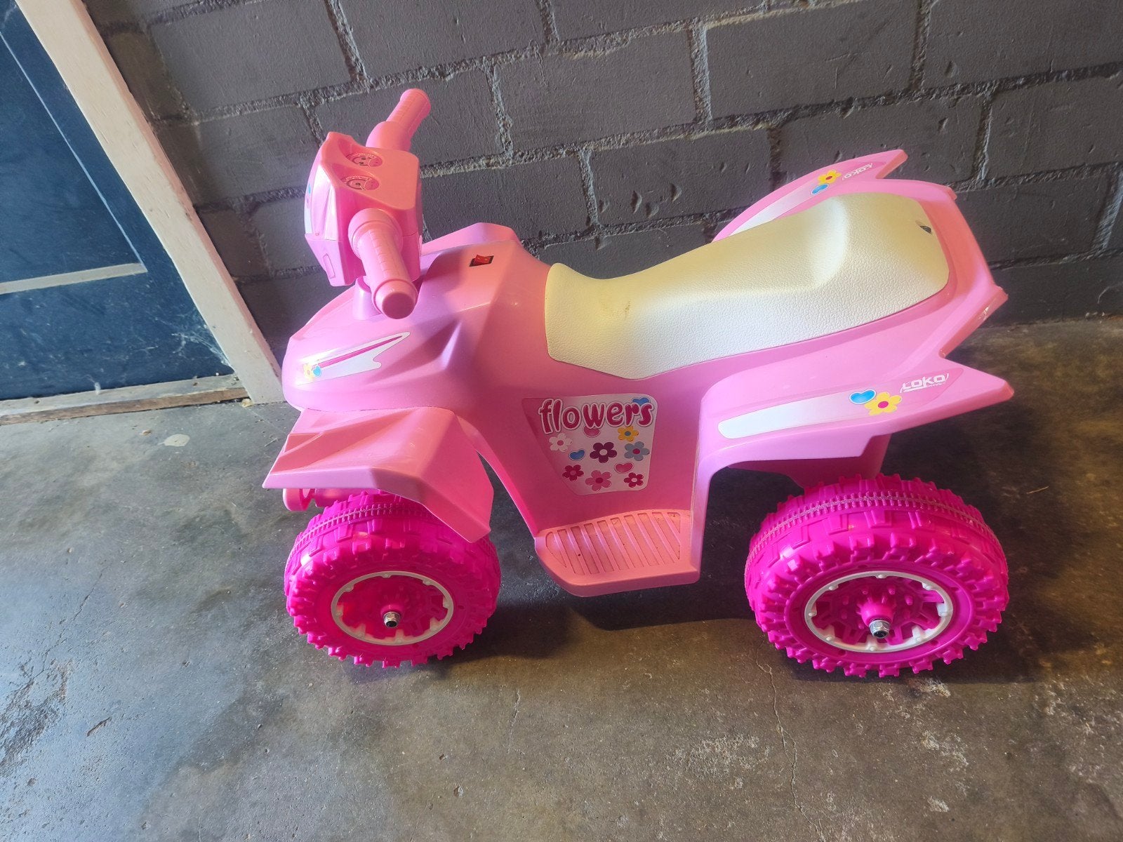 Roze elektrische kinderquad, Kinderen en Baby's, Speelgoed | Buiten | Voertuigen en Loopfietsen, Ophalen, Zo goed als nieuw, Overige typen