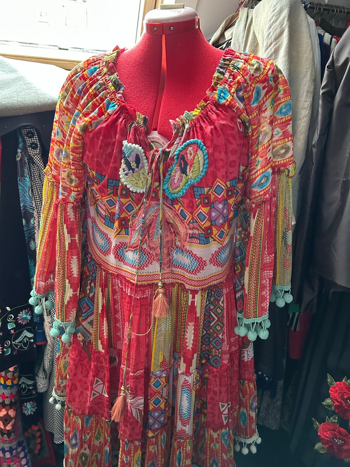Ibiza Jurk Rood met Mooi Dessin - Maat M/L, Ophalen of Verzenden, Gedragen, Maat 38/40 (M), Rood