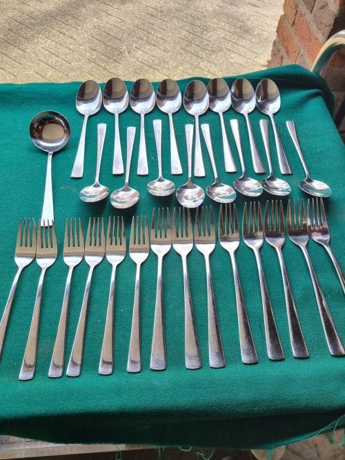 -	Bestek sola 31 delig zilver kleurig, Ophalen of Verzenden, 'T Olde Gre-j, Info@toldegrej.nl, Endepoelstraat 20f Didam