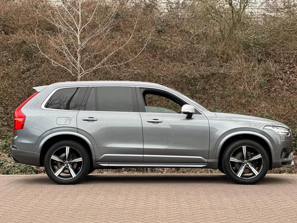 Volvo XC90 2.0 T8 Twin Engine AWD R-Design PANO LEDER 20'' 7, Gebruikt, 1969 cc, 7 stoelen, Automatische klimaatregeling