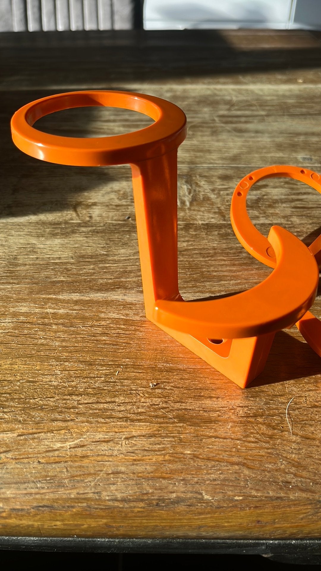 2 space-age jaren 70 kapstokhaken in een mooie oranje kleur, Ophalen of Verzenden, Huis en Inrichting