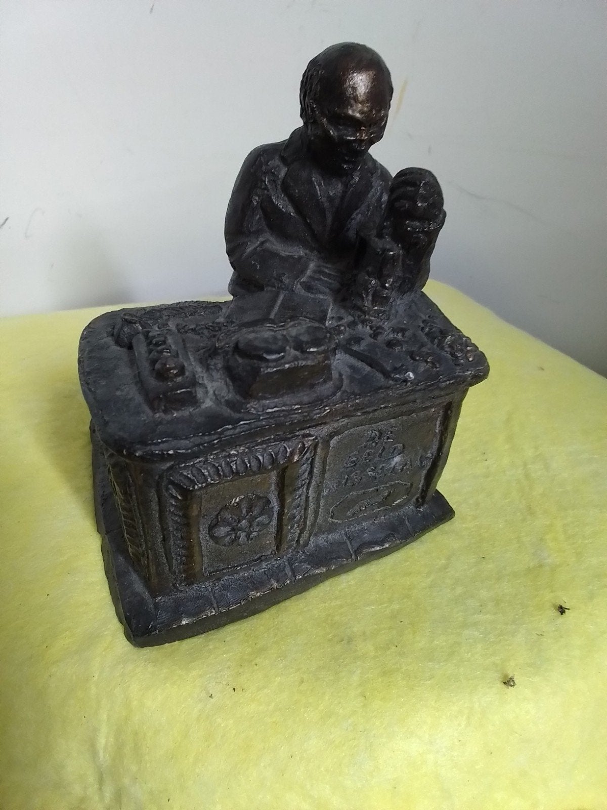 15417) mooi beeldje DE Geldwisselaar  hoog 11cm, Verzamelen, Ophalen of Verzenden, Zo goed als nieuw, Dier