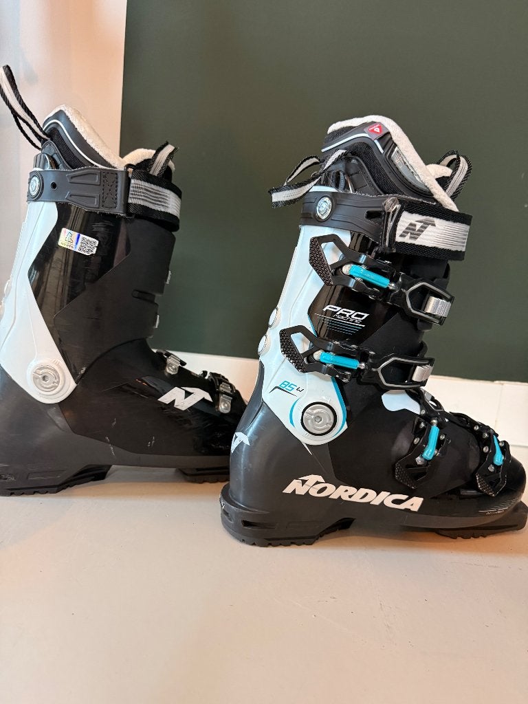 Nordica skischoen maat 26,5, 160 tot 180 cm, Schoenen, Ophalen of Verzenden, Zo goed als nieuw