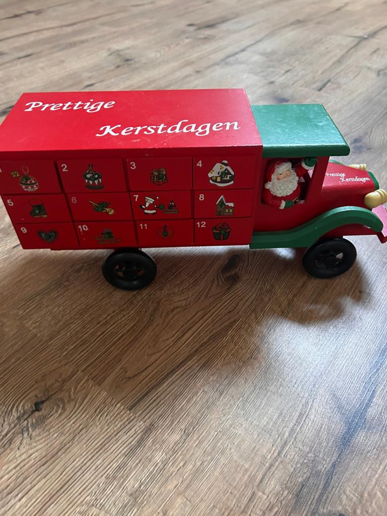 Vrachtwagen adventkalender met kerstman, Diversen, Kerst, Ophalen, Zo goed als nieuw