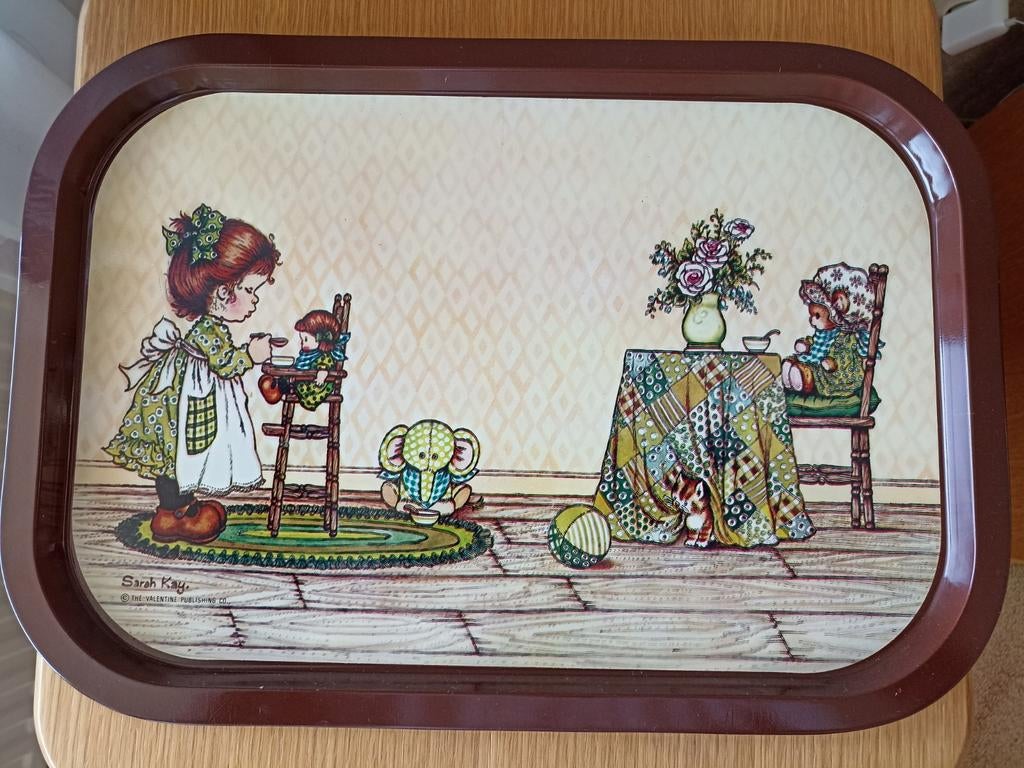Vintage Sarah Kay dienblad - Meisje met pop, Ophalen of Verzenden