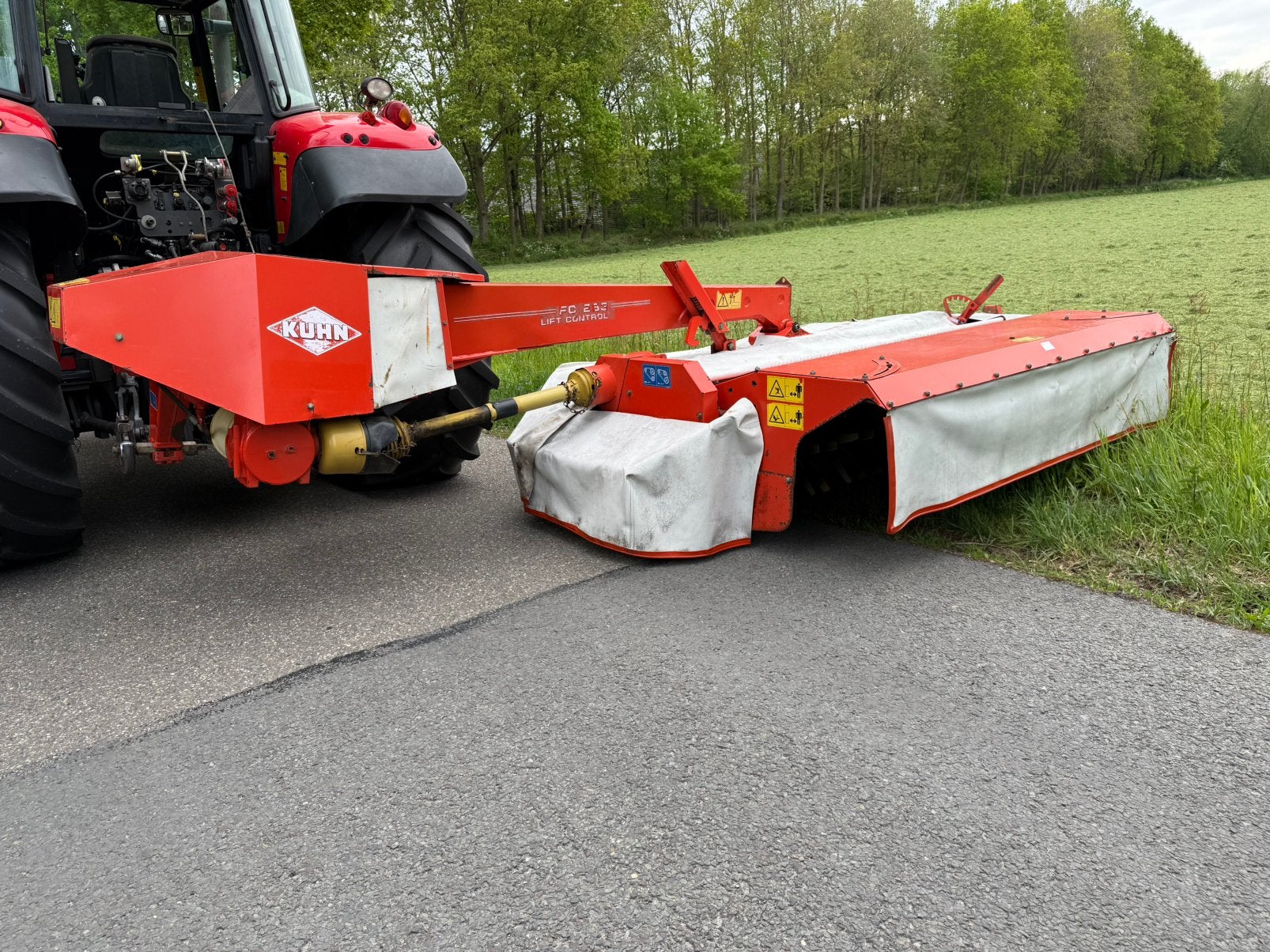 KUHN FC 283, Ophalen, Weidebouw