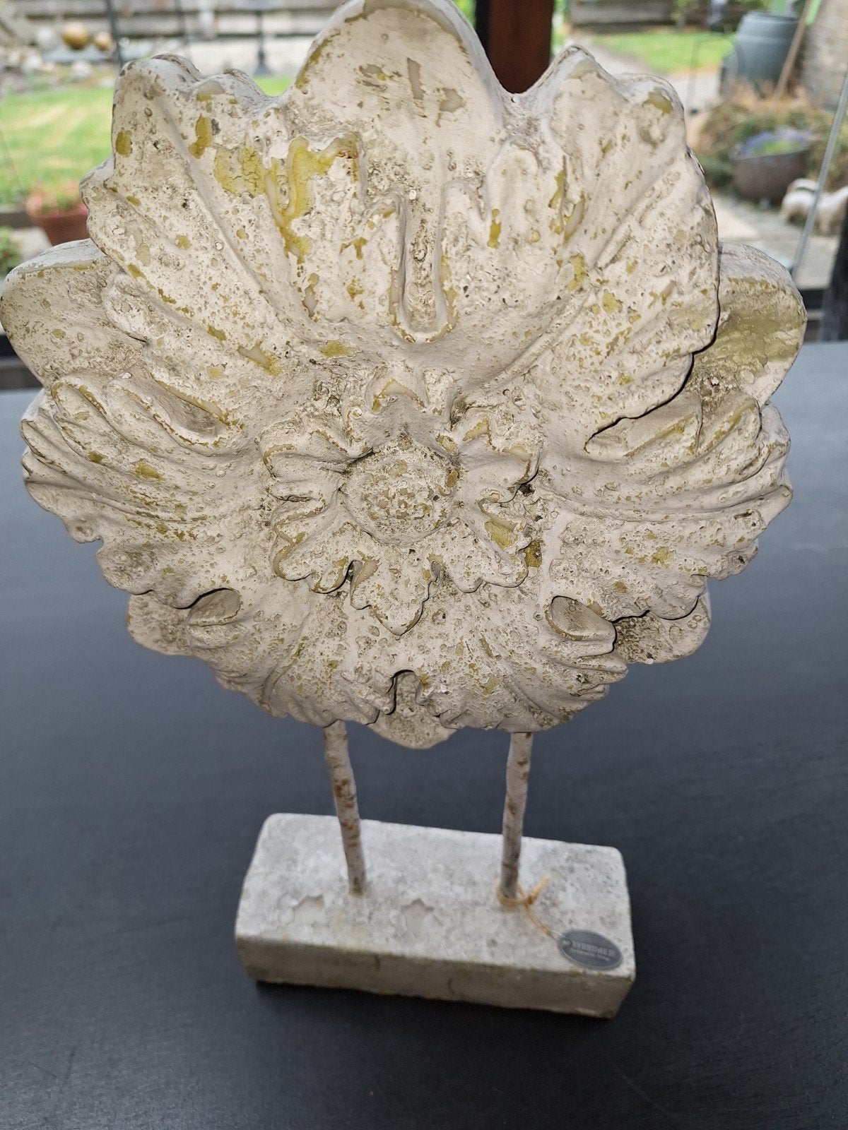 Decoratief ornament op voet - Vintage look, Ophalen of Verzenden, Wit, Steen/keramiek, Gebruikt