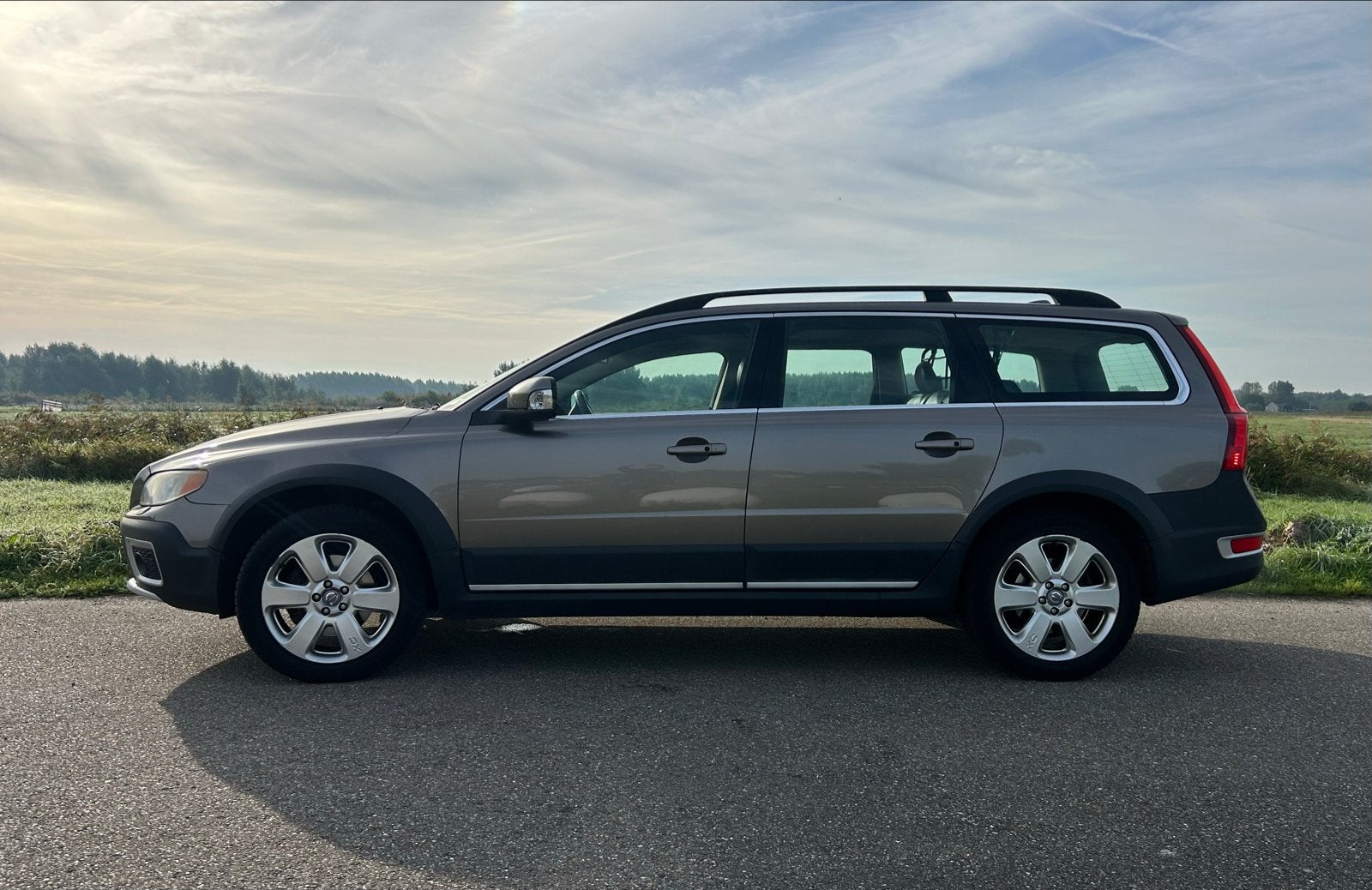 Volvo XC70 3.2 AWD Summum Geartronic 2008 Grijs - Youngtimer, Auto's, Automaat, 238 pk, 1800 kg, Zwart
