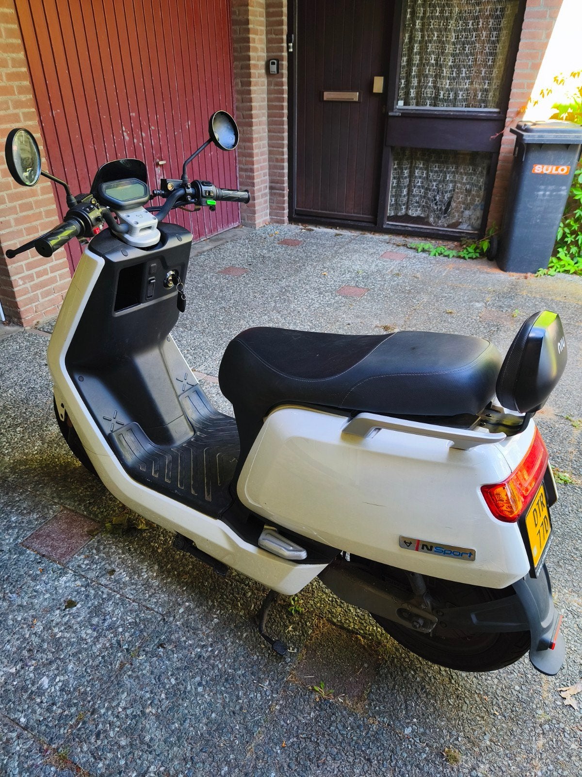 NIU N1S / NQi elektrische scooter 45 km/u met topkoffer, Fietsen en Brommers, Snorfietsen en Snorscooters, Gebruikt, Elektrisch