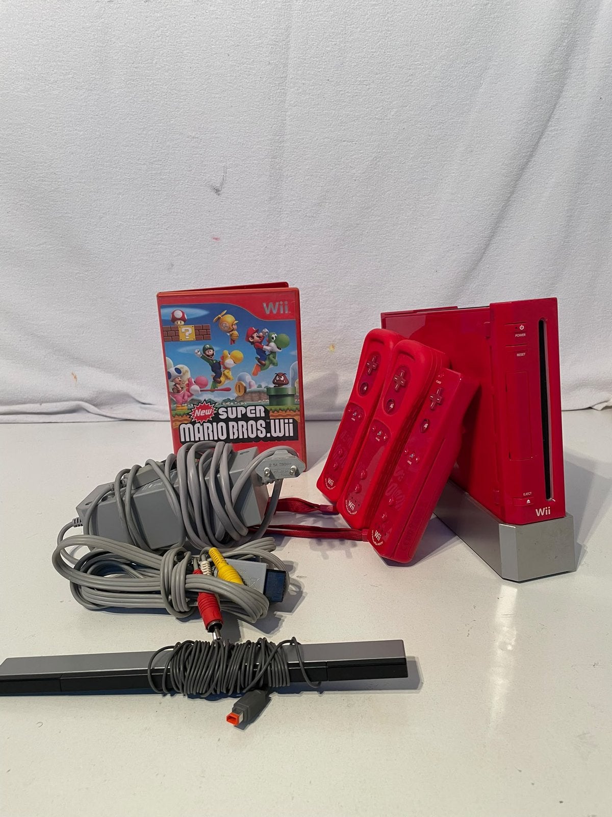 Nintendo Wii Rood 3x Motion Plus New Super Mario Bros, Spelcomputers en Games, Ophalen of Verzenden, Gebruikt, Met 3 controllers of meer