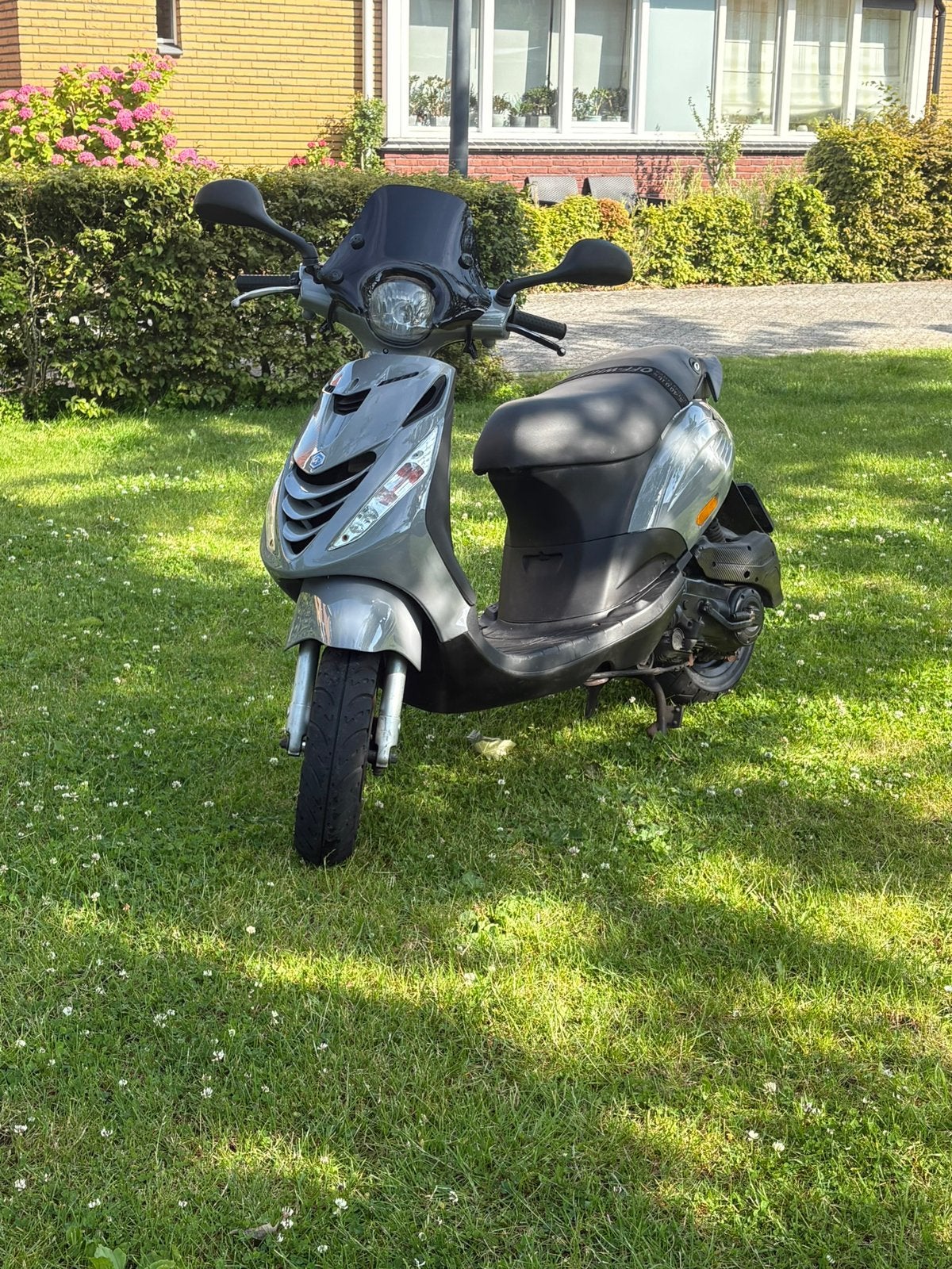 Piaggio zip 80cc Brom, Ophalen of Verzenden, Zo goed als nieuw, Benzine, Zip