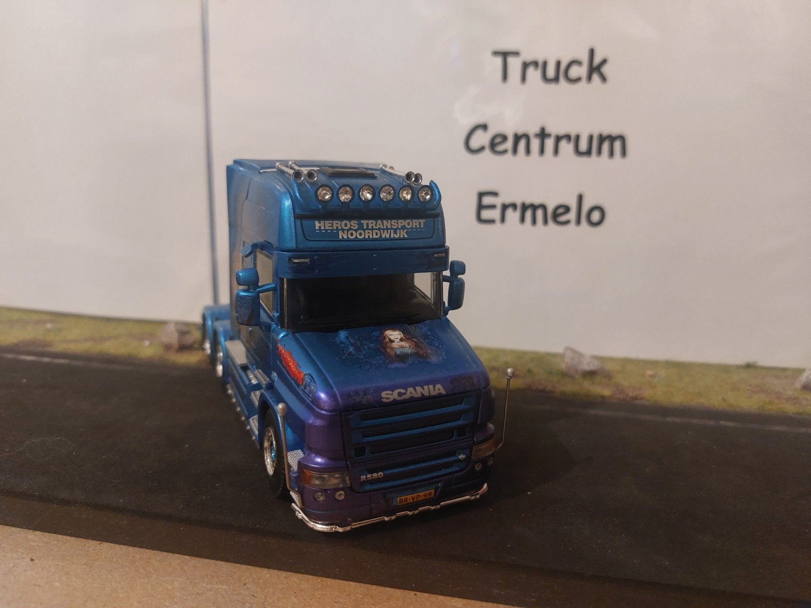 Heros; Scania T Torpedo 6x2 Daughter
Verzending is voor reke, Ophalen of Verzenden, Nieuw, Bus of Vrachtwagen, Wsi