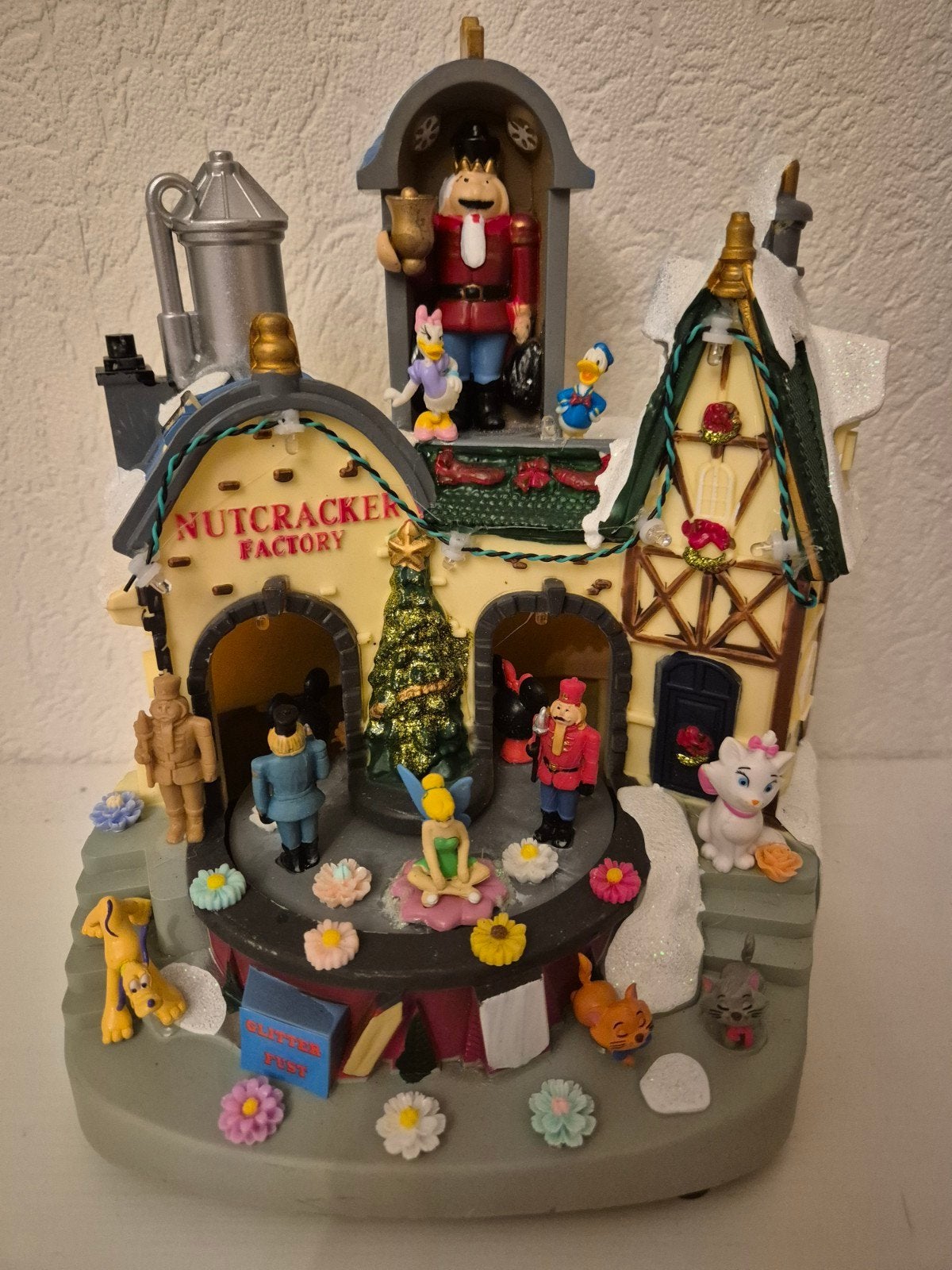 Prachtig kerst tafereel
Met Tinkerbell minnie Mickey pluto
A, Ophalen of Verzenden, Mickey Mouse, Zo goed als nieuw, Beeldje of Figuurtje