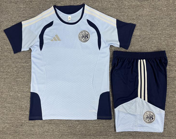 Nieuwste tenue ajax trainings tenue 2026/27 3rd, Ophalen of Verzenden, Zo goed als nieuw, Jongetje of Meisje