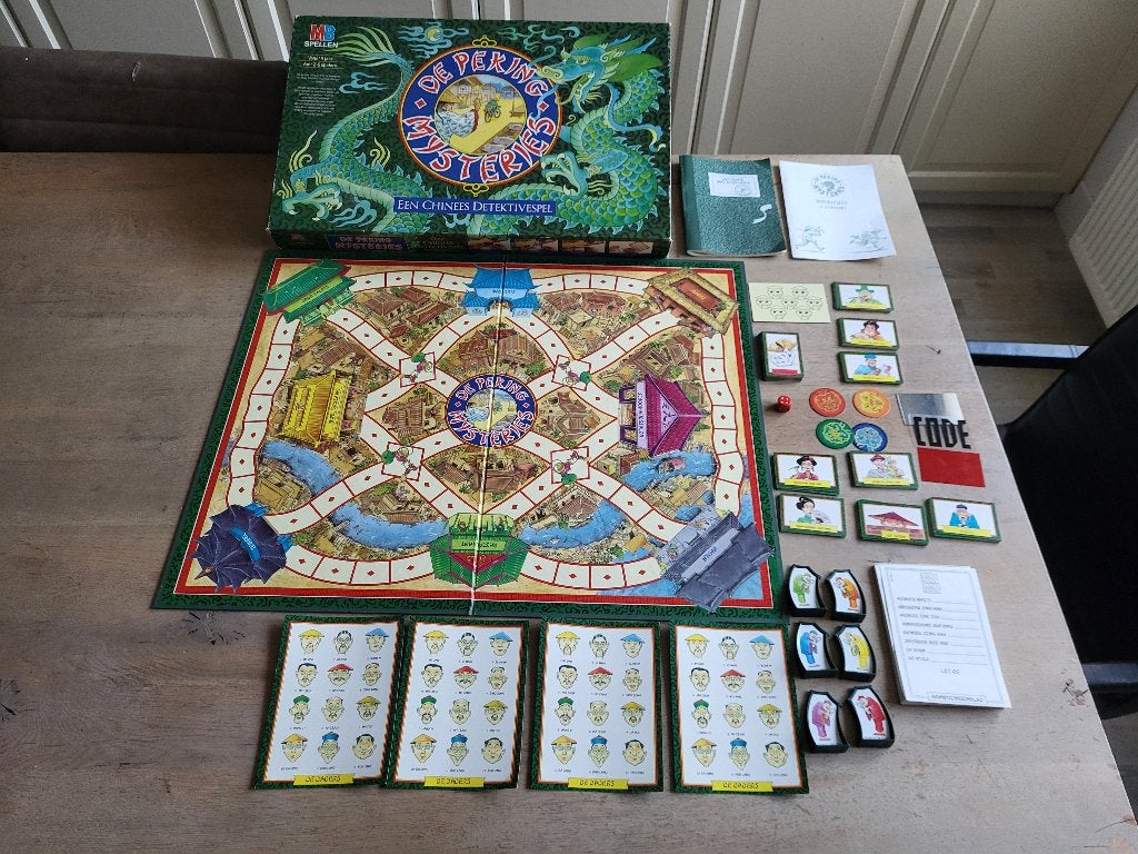 De Peking Mysteries Een Chinees Detectivespel in nette staat, Hobby en Vrije tijd, Gezelschapsspellen | Bordspellen, Vijf spelers of meer