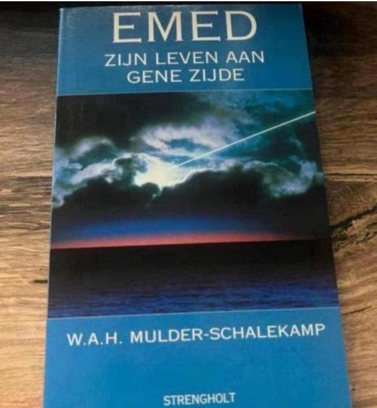 Emed - zijn leven aan Gene Zijde, Ophalen of Verzenden, Zo goed als nieuw, Spiritualiteit algemeen, Achtergrond en Informatie
