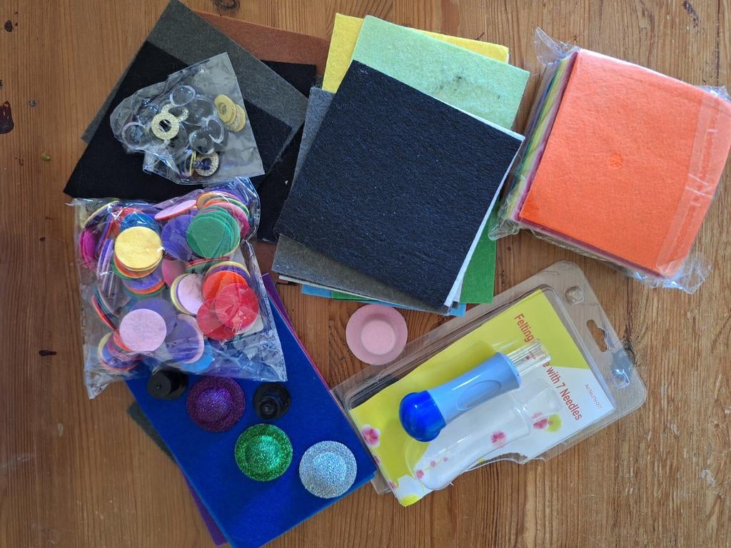 Klein knutselpakket met vilt, ogen en meer, Hobby en Vrije tijd, Overige thema's, Textiel, Nieuw, Meerkleurig