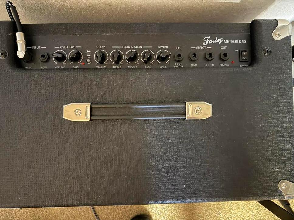 Zo goed als nieuwe Fazley Meteor R50 gitaarversterker 50W, Muziek en Instrumenten, Versterkers | Bas en Gitaar, Ophalen, Zo goed als nieuw