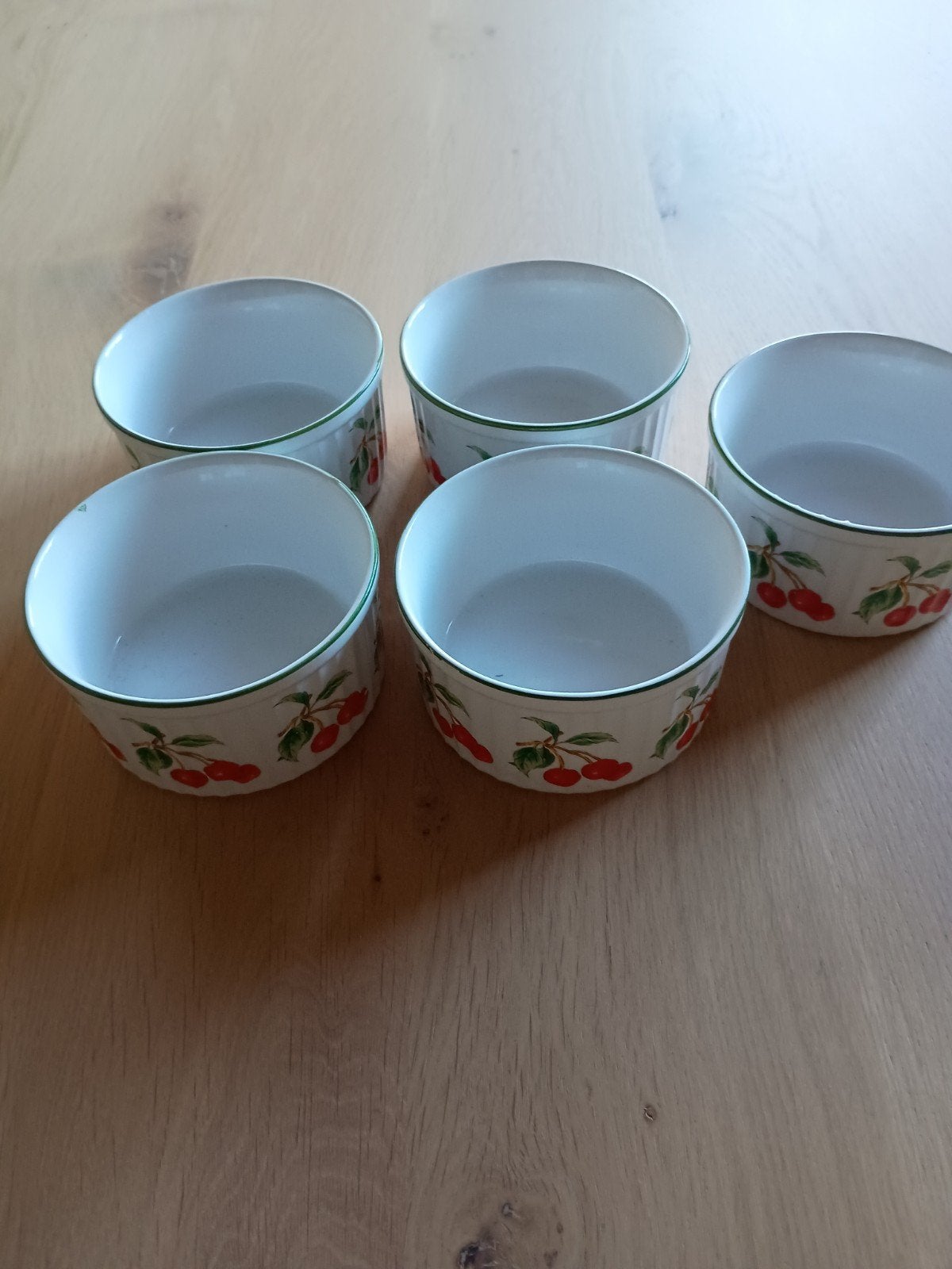 5 geribbelde schaaltjes met kersenmotief, Ophalen, Gebruikt, Keramiek, Schaal of Schalen