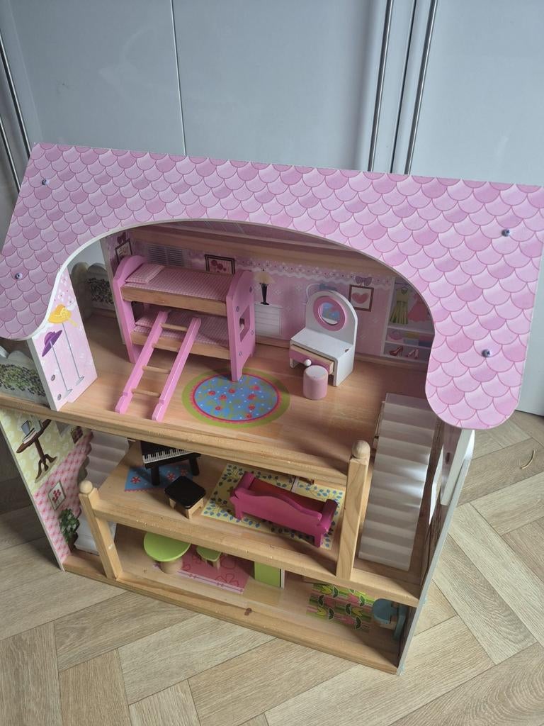Groot Houten Poppenhuis met Meubels - Zo goed als nieuw, Ophalen