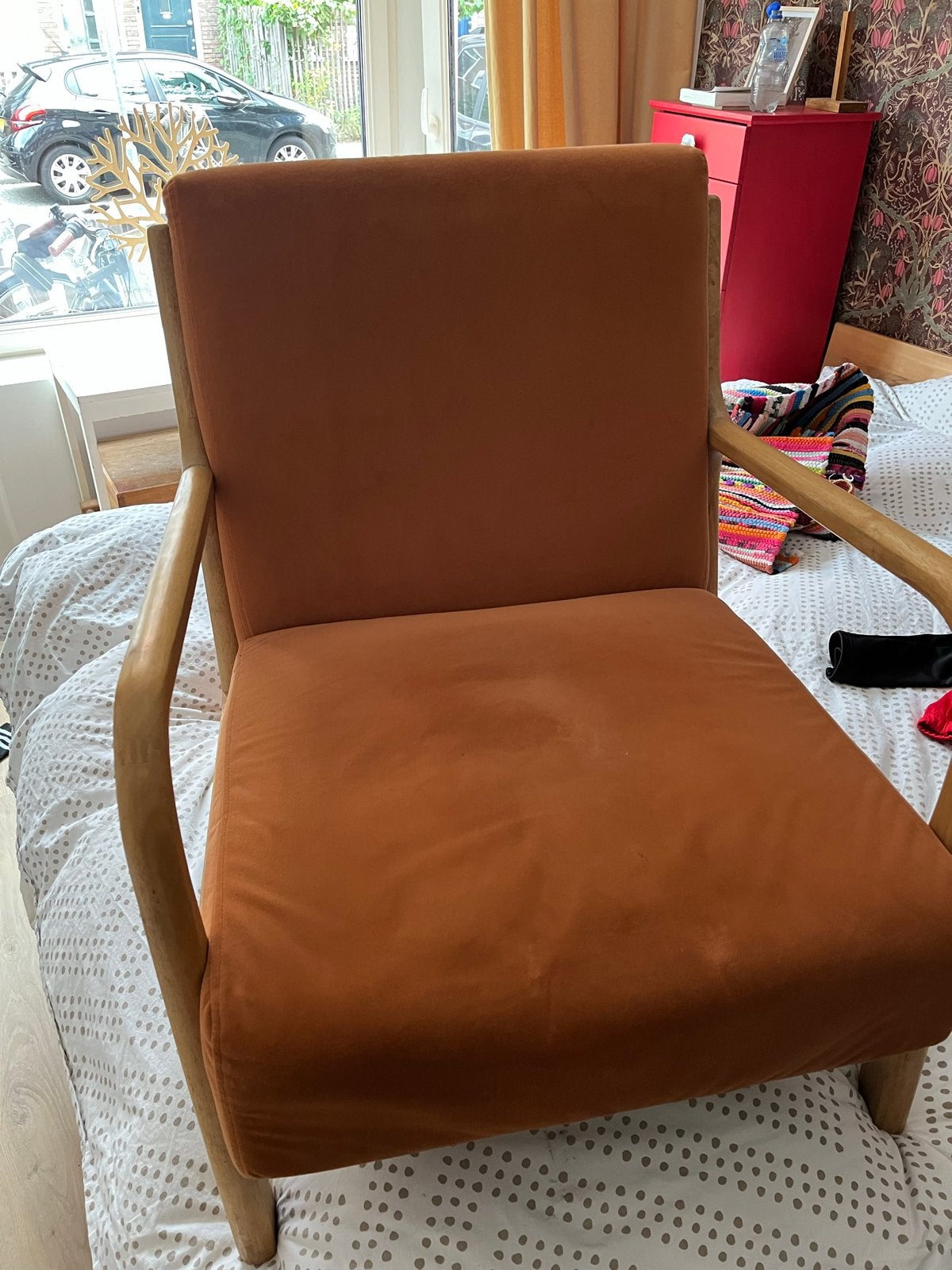 Oranje fauteuil met houten frame, Ophalen, Gebruikt, 75 tot 100 cm, 50 tot 75 cm
