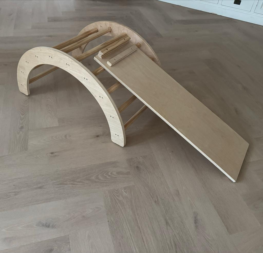 Houten klimrek/speelboog met glijbaan, Kinderen en Baby's, Speelgoed | Houten speelgoed, Ophalen, Zo goed als nieuw