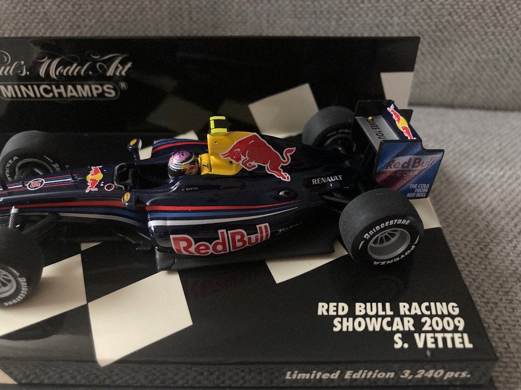 ✅ Sebastian Vettel 1:43 Showcar 2009 Red Bull Racing RB5 F1, Ophalen of Verzenden, Nieuw, Formule 1