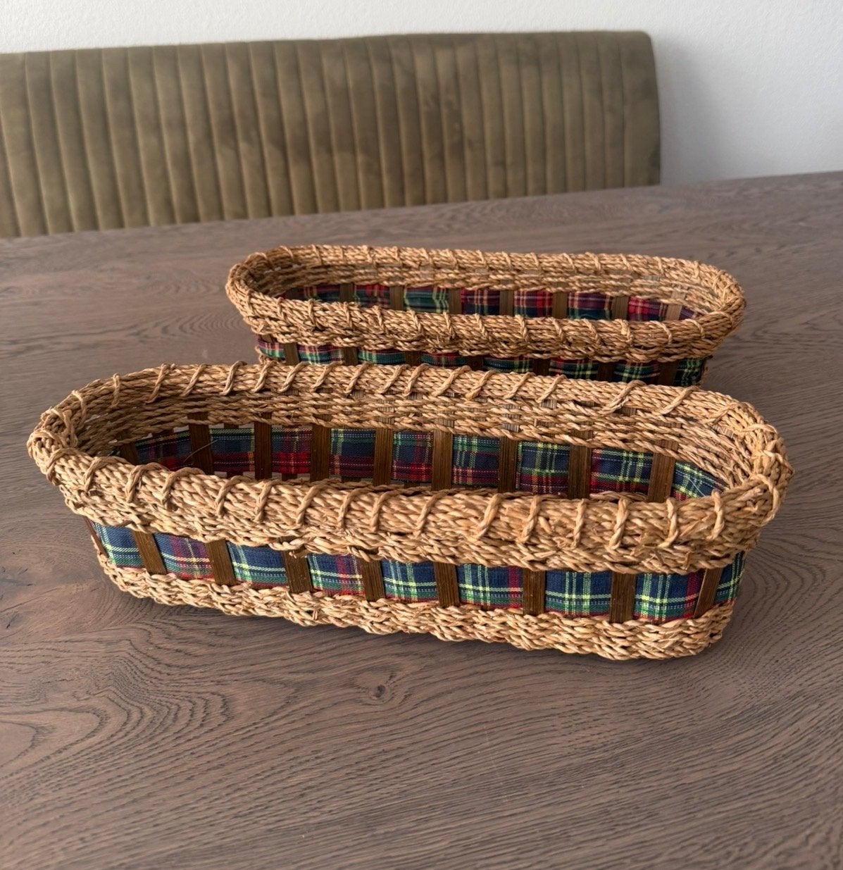Set van 2 rieten manden met Schotse ruit lint, Gevlochten, Mand, Ophalen of Verzenden, Zo goed als nieuw