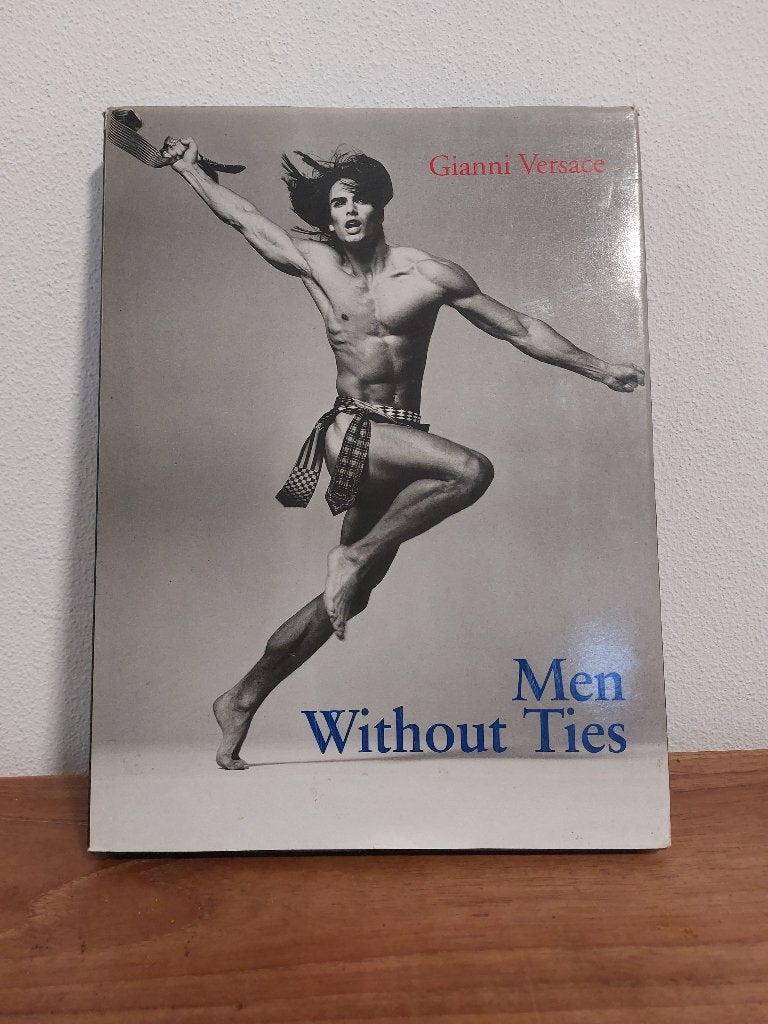VERSACE ! Men without Ties!, Ophalen of Verzenden, Zo goed als nieuw, Overige onderwerpen