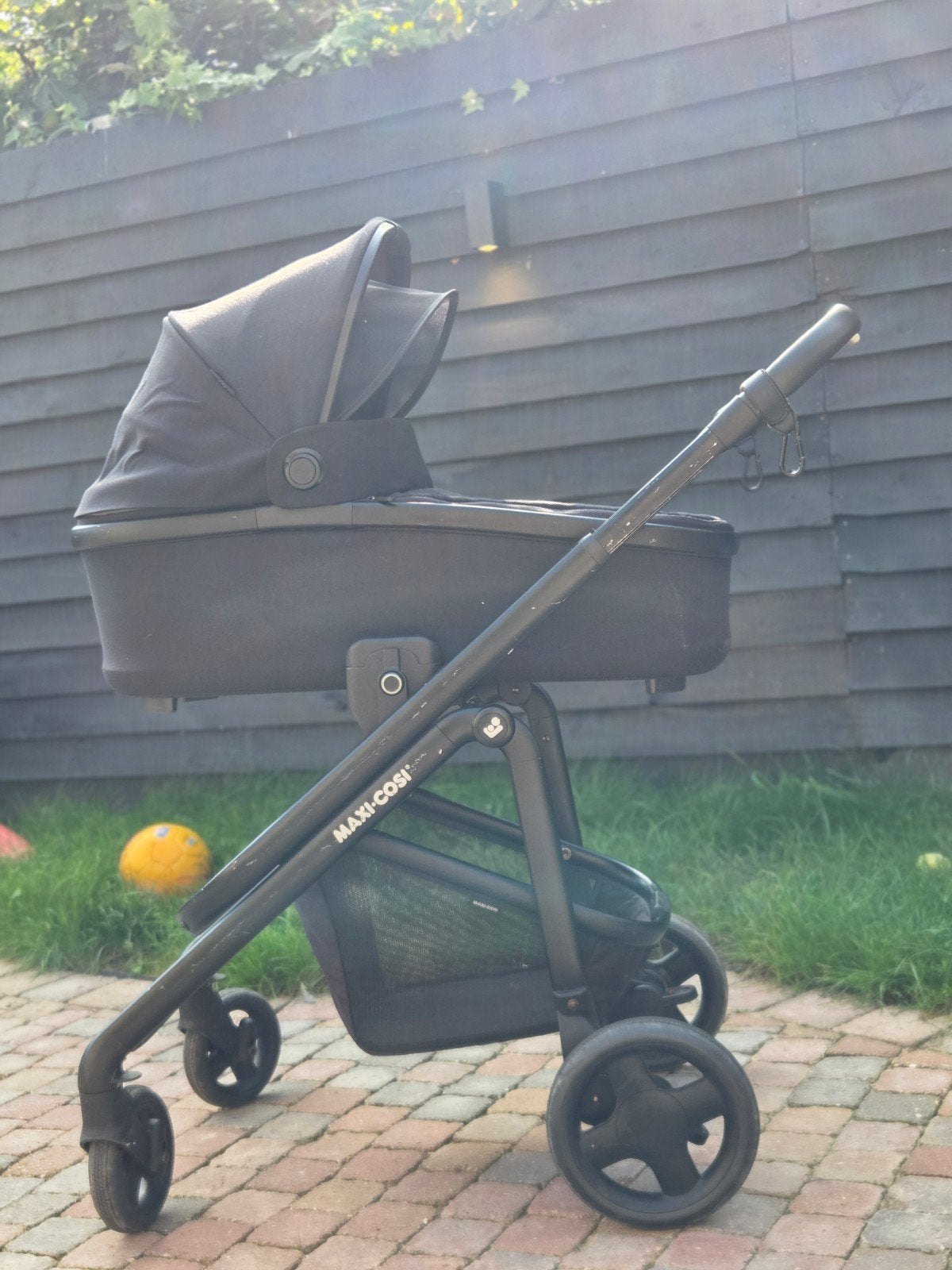 MOET WEG-Maxi-Cosi lila cp kinderwagen met Jade reiswieg, Ophalen, Zo goed als nieuw, Combiwagen, Met reiswieg