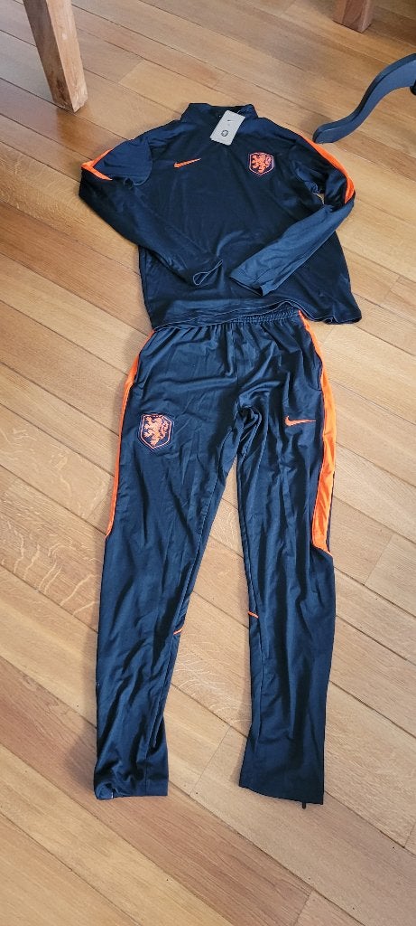Nike NL trainingspak trainings pak knvb maat L Nieuw, Maat 52/54 (L), Zwart, Nike, Nieuw