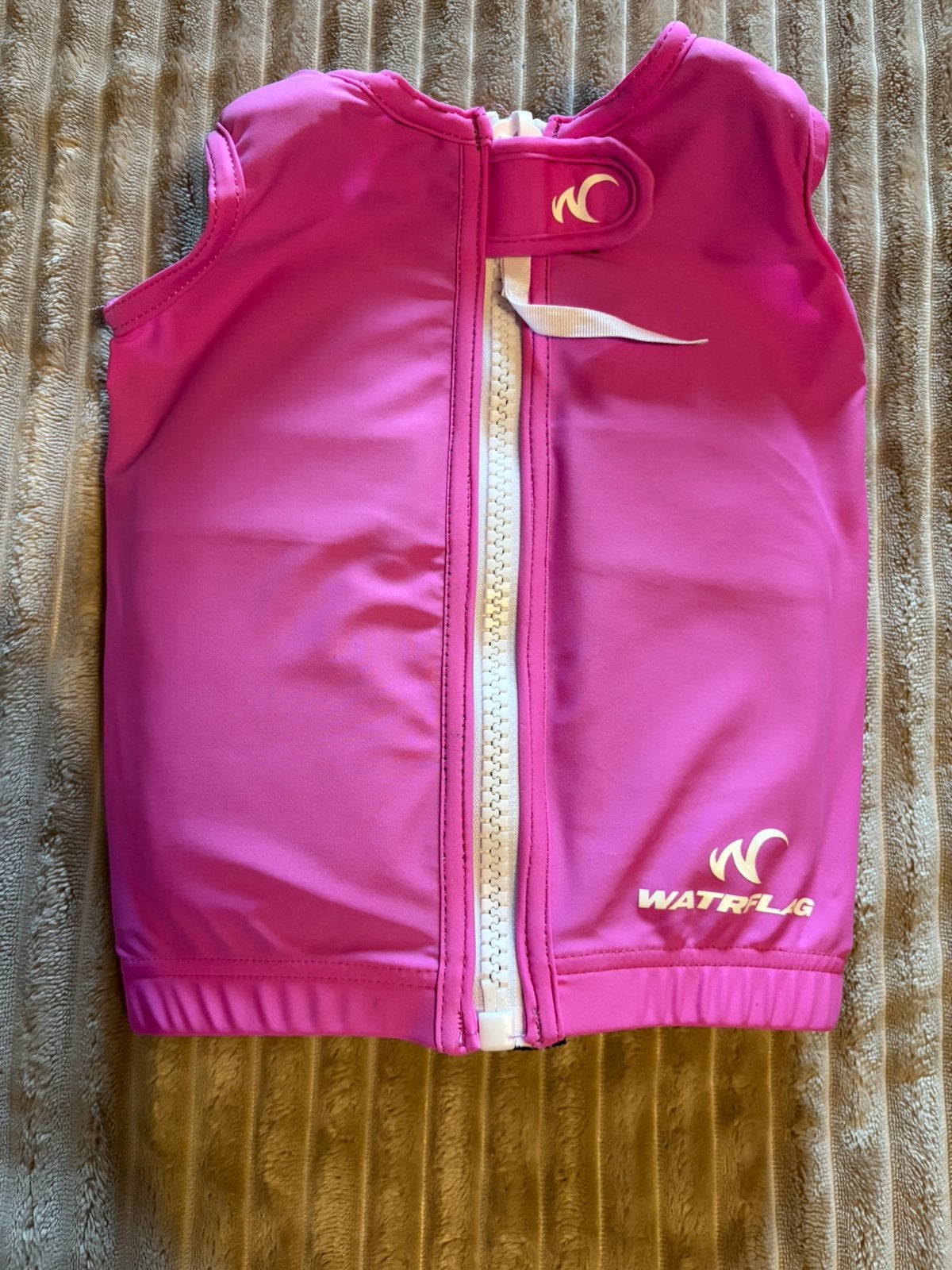 Zwemvest maat s van watrflag, Kinderen en Baby's, Kinderkleding | Kinder-zwemkleding, Ophalen of Verzenden, Zo goed als nieuw