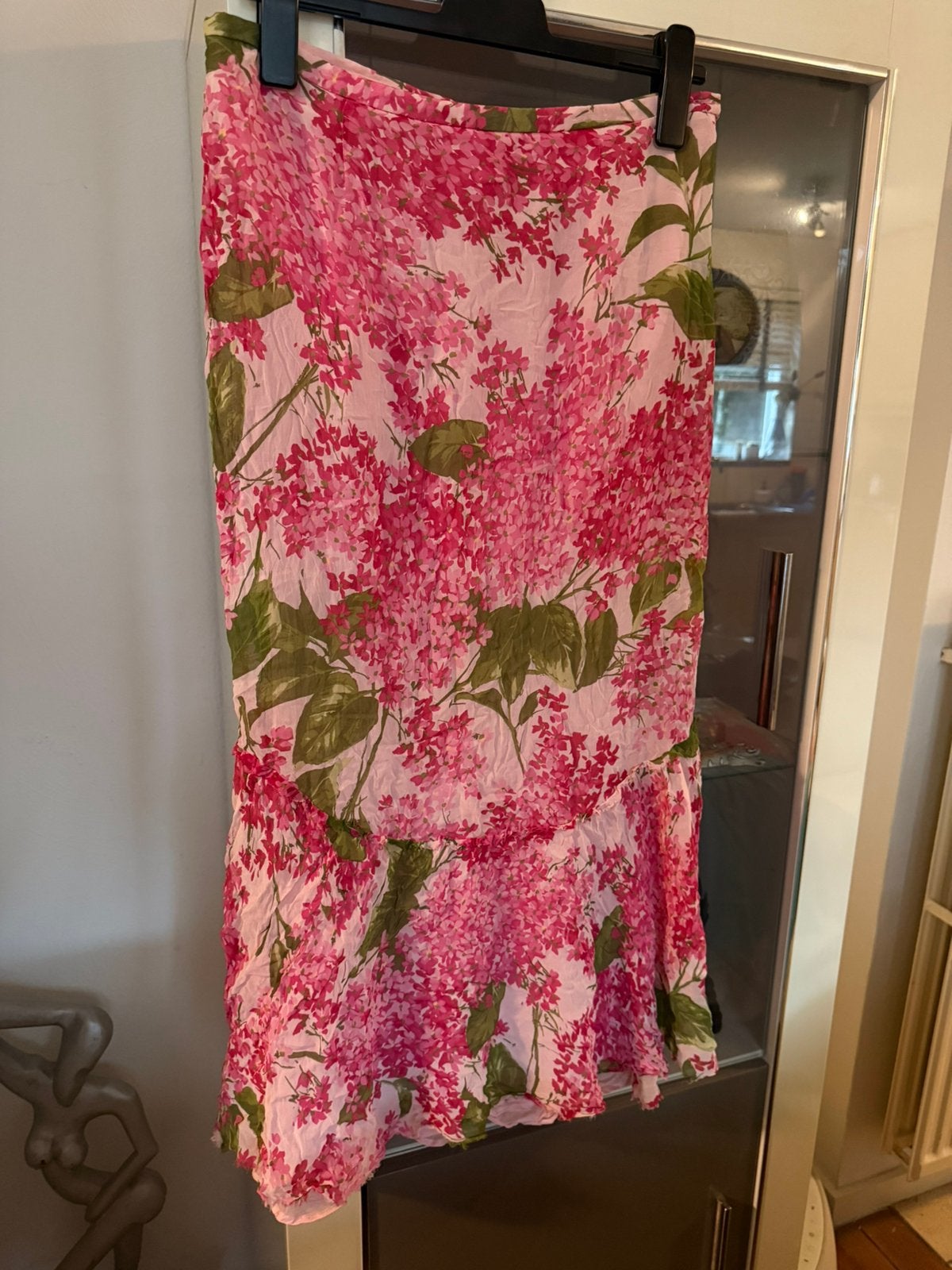 Roze bloemenprint jurk met ruches moschino maat 42, Kleding | Dames, Rokken, Maat 38/40 (M), Ophalen of Verzenden, Zo goed als nieuw