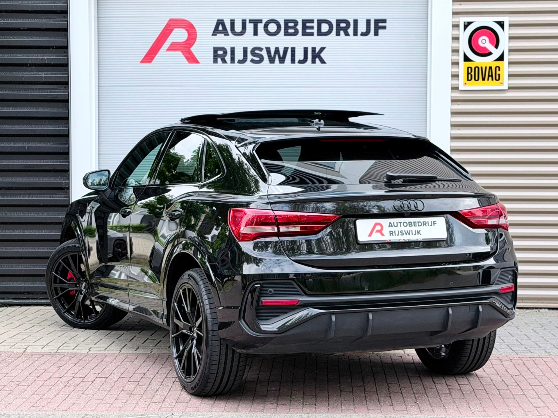 Audi Q3 Sportback 45 TFSI e S-Line Pano/Camera/Blindspot, Auto's, Audi, Gebruikt, Euro 6, Alcantara, Zwart