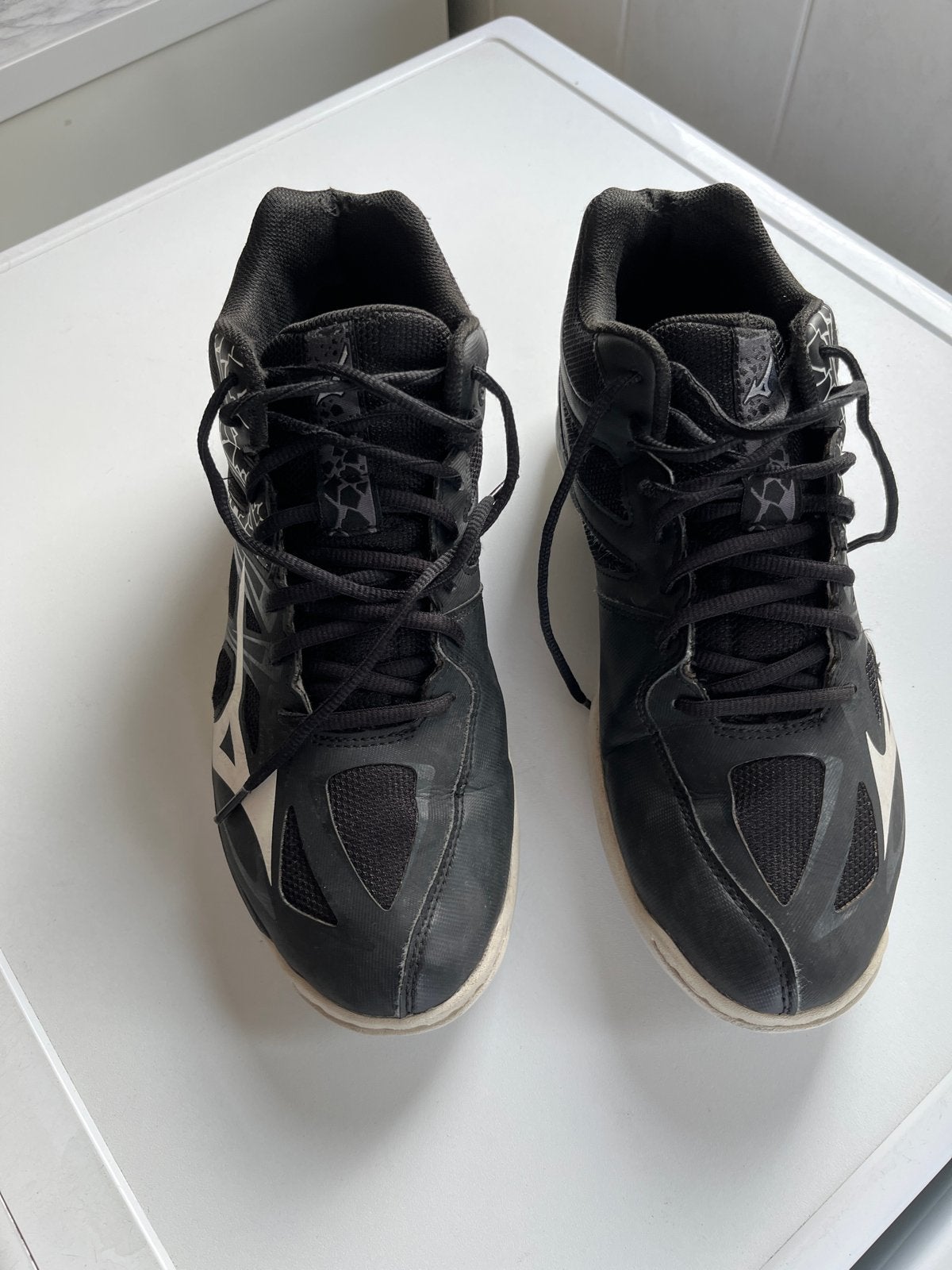 Mizuno zaalschoenen - Zwart - Maat. 42.5, Ophalen of Verzenden, Gebruikt