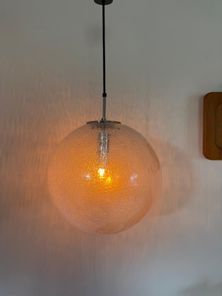 Vintage XL globe hanglamp, Glashütte Limburg ‘70, Ophalen of Verzenden, Zo goed als nieuw, Glas, Vintage retro buisframe design rotan webbing papercord deens
