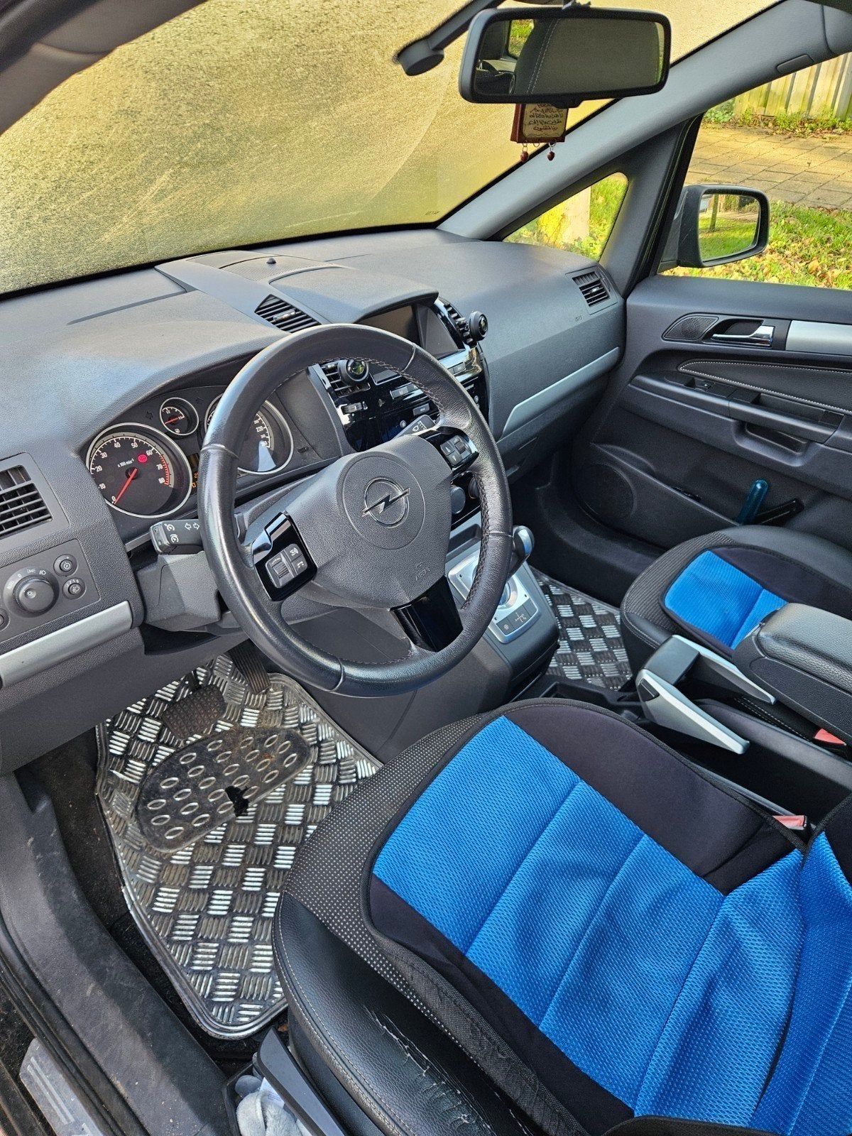 Opel Zafira 1.8 Easytronic 2010 Zwart, Auto's, 4 cilinders, Zwart, 75 €/maand, Zafira