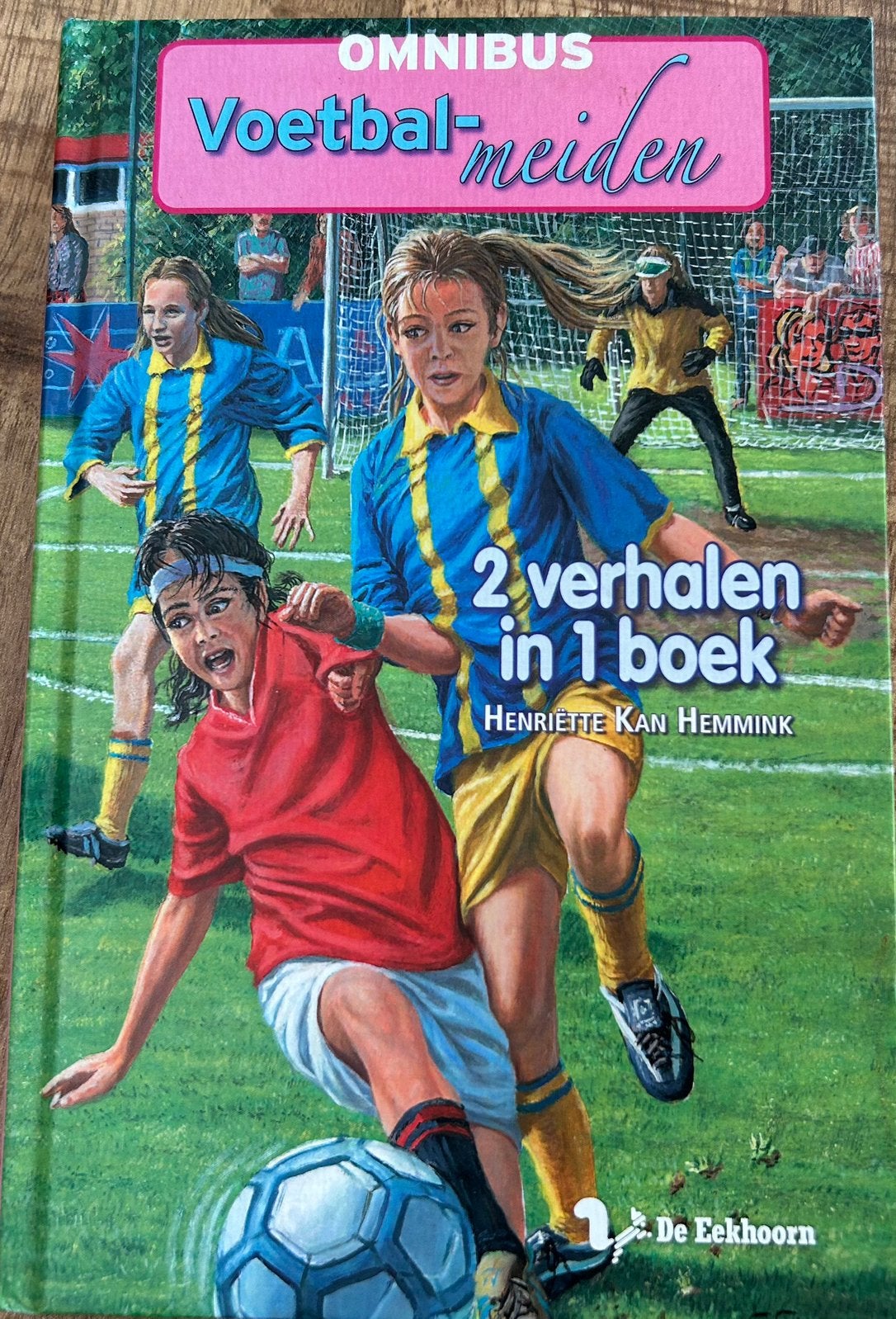 OMNIBUS Voetbalmeiden: 2 verhalen in 1 boek (9+), Boeken, Ophalen of Verzenden, Gelezen