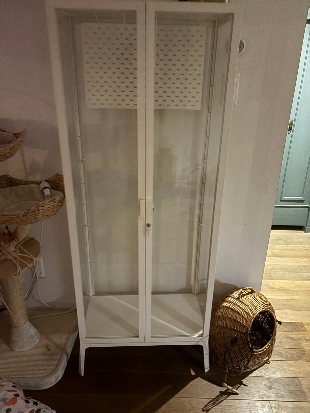 MILSBO Vitrinekast,(zonder liggende glasplaten), Huis en Inrichting, Ophalen, Gebruikt, 50 tot 100 cm, Metaal