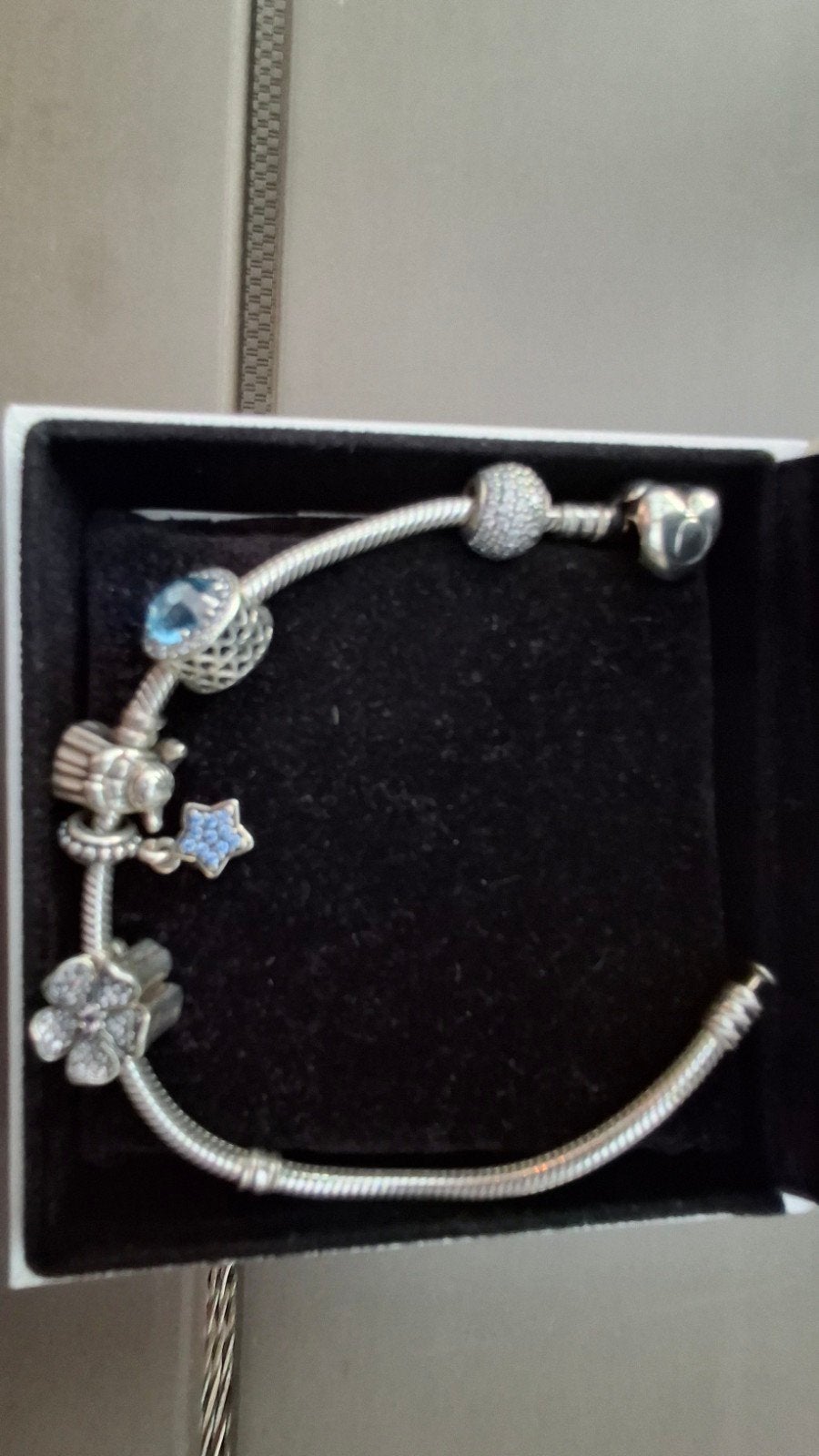 Pandora bedelarmband met diverse bedels, Met bedels of kralen, Ophalen of Verzenden, Zo goed als nieuw, Zilver