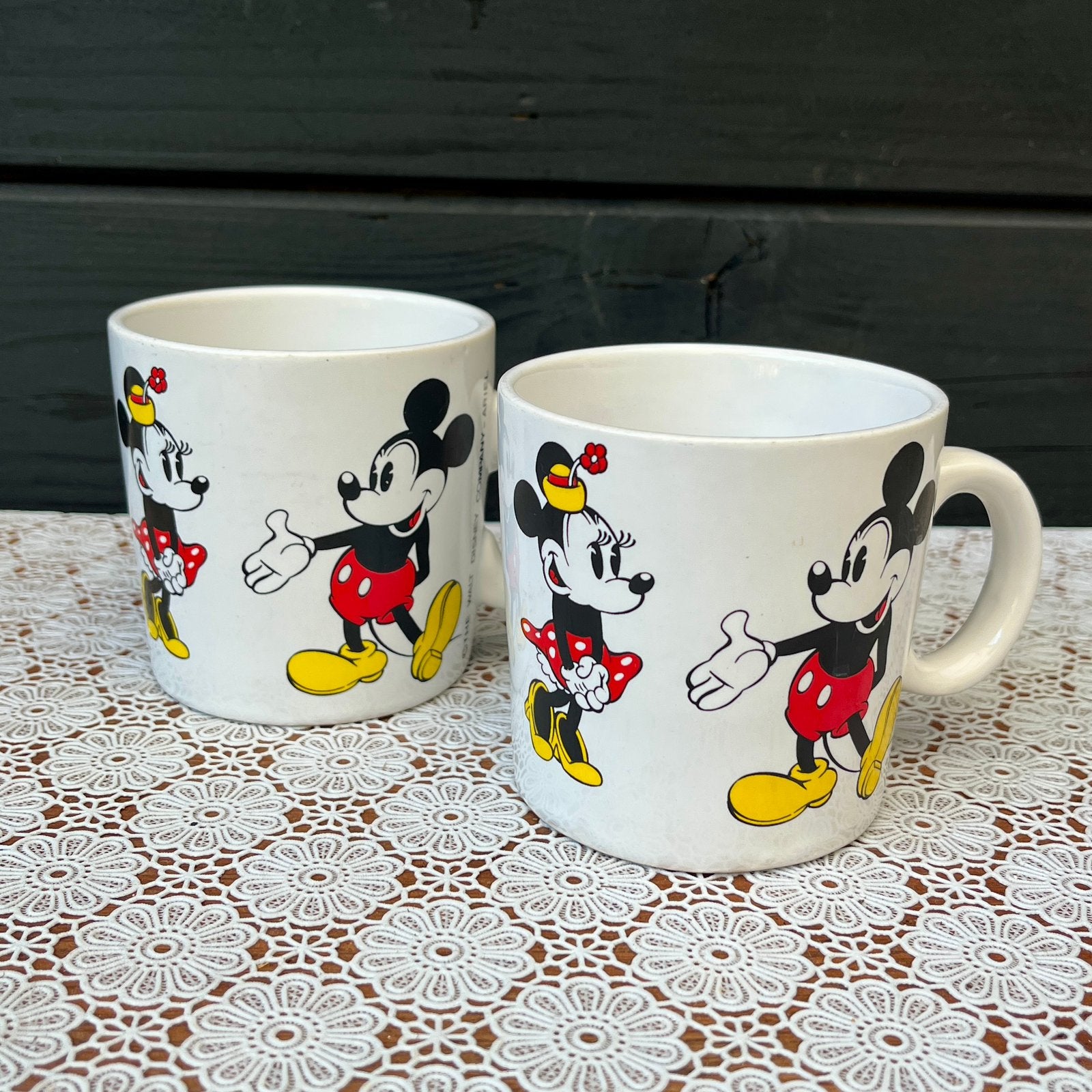 2 vintage disney mokken met minnie en mickey mouse, Huis en Inrichting, Keuken | Servies, Keramiek, Ophalen of Verzenden, Zo goed als nieuw
