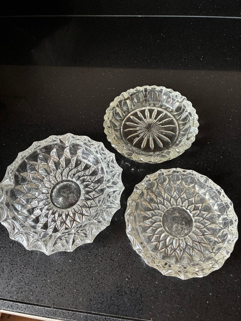 3 Glazen asbakken diameter 18, 15 en 14 cm Gebruikt, Ophalen of Verzenden