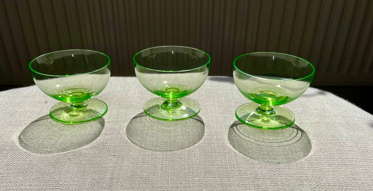 3 desert / cocktail glazen Anna groen uranium, Ophalen