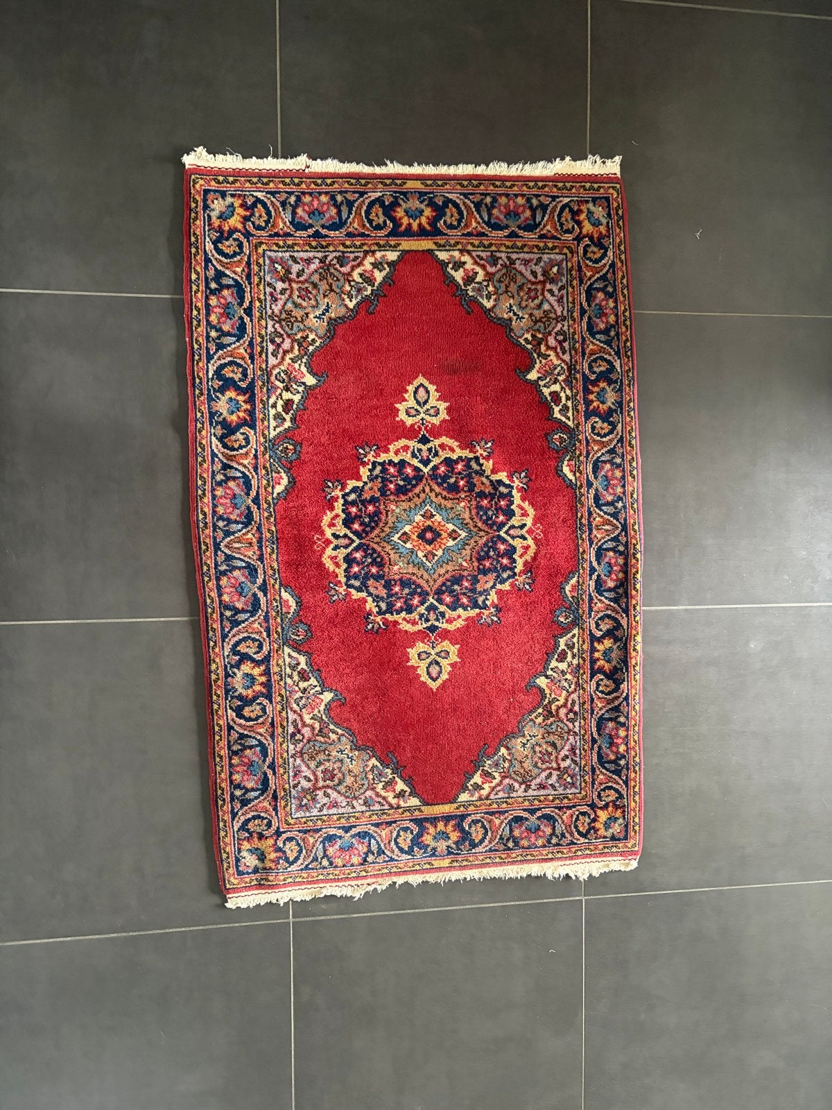 Vintage Handgeknoopt Perzisch Tapijt Hamadan/Sarough, Gebruikt, 100 tot 150 cm, Rechthoekig, Rood