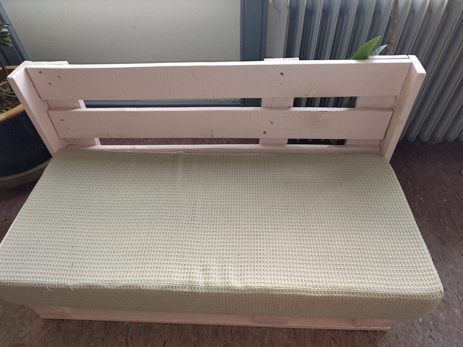 Kinderbankje / Tuinbankje van pallets met kussen, Tuin en Terras, Ophalen, Gebruikt, Hout